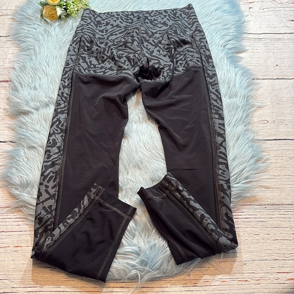 Lululemon Hot To Street Biggie Brushed Animal Coal Black Leggings sz 8 - Picture 9 of 11
